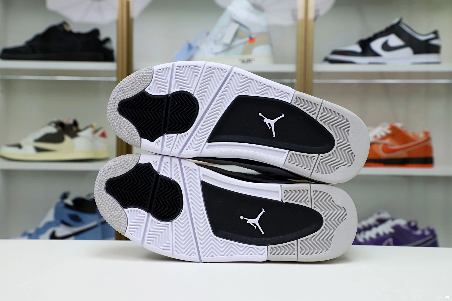 MILITARY AIR BLACK 4 JORDAN 0302